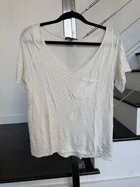 David Lerner White V-Neck Short Sleeve Pocket Tee Size M
